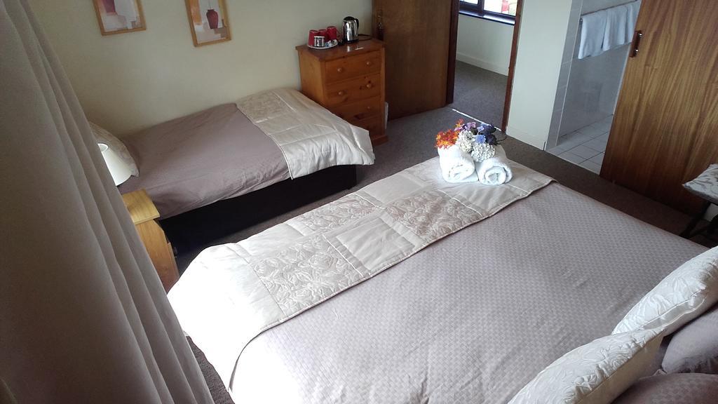 Moriartys Farmhouse Ventry Bagian luar foto