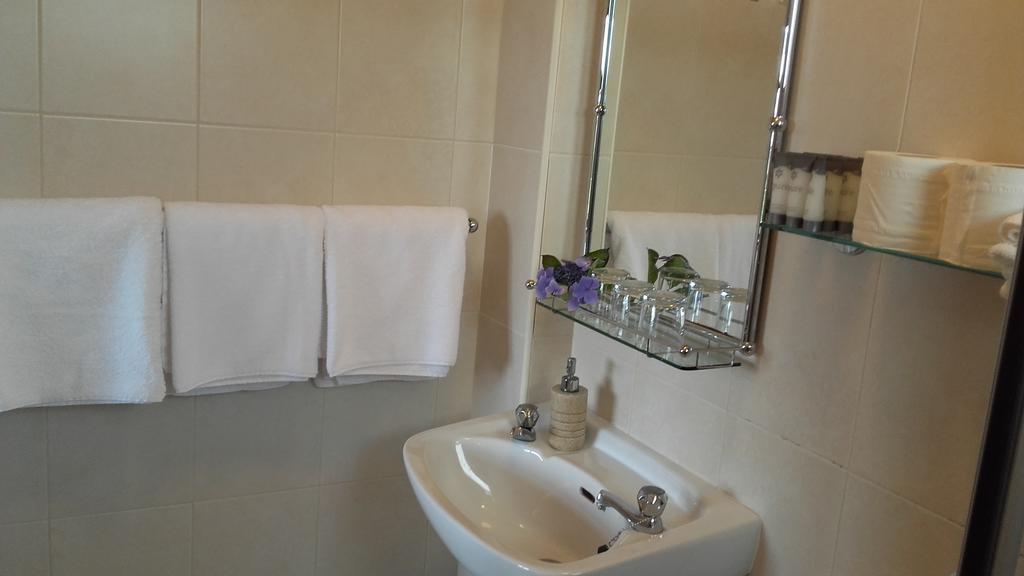 Moriartys Farmhouse Ventry Bagian luar foto
